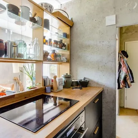 Bright & Modern 4-bedroom In The Heart Of Apartment