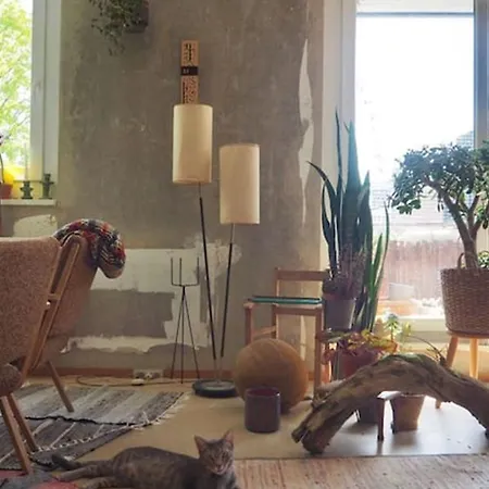 Bright & Modern 4-bedroom In The Heart Of Apartment