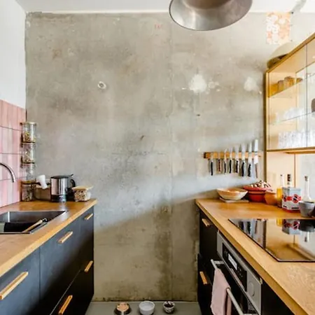 Bright & Modern 4-bedroom In The Heart Of *