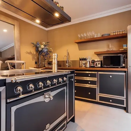 Bright & Modern 4-bedroom In The Heart Of Berlin